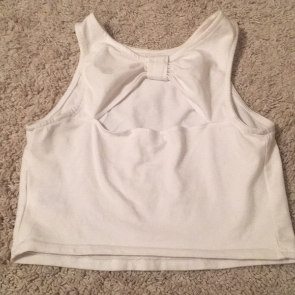 Bethany Mota Seashell Crop - Picture 2 of 3